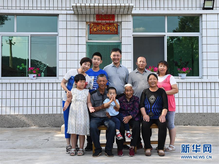 （新華全媒頭條·圖文互動(dòng)）（4）心系北疆　情滿(mǎn)草原——習(xí)近平總書(shū)記考察內(nèi)蒙古回訪(fǎng)記
