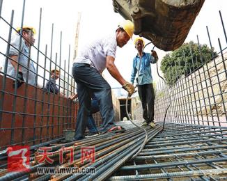 戰(zhàn)高溫！雨污分流改造工程進度不減