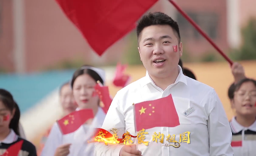 心潮澎湃！小板鎮(zhèn)慶祝新中國成立70周年《我和我的祖國》快閃