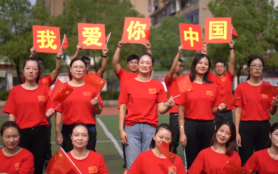 天門市實(shí)驗(yàn)小學(xué)慶祝新中國成立70周年快閃活動