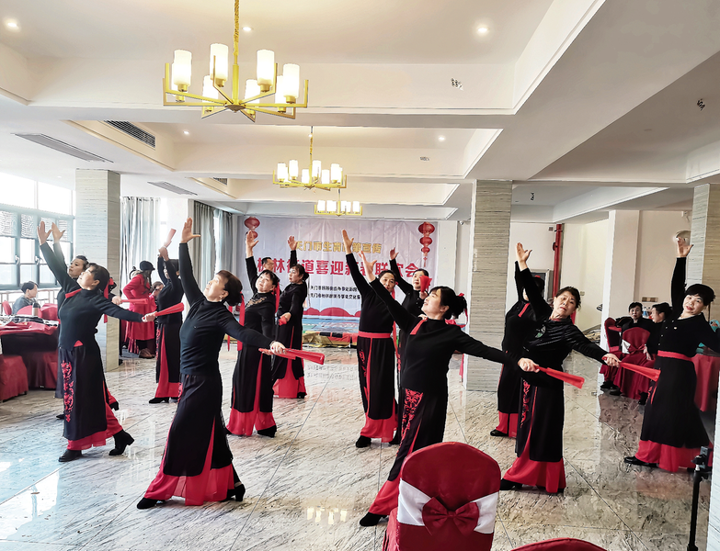 居民聯(lián)歡 迎新春