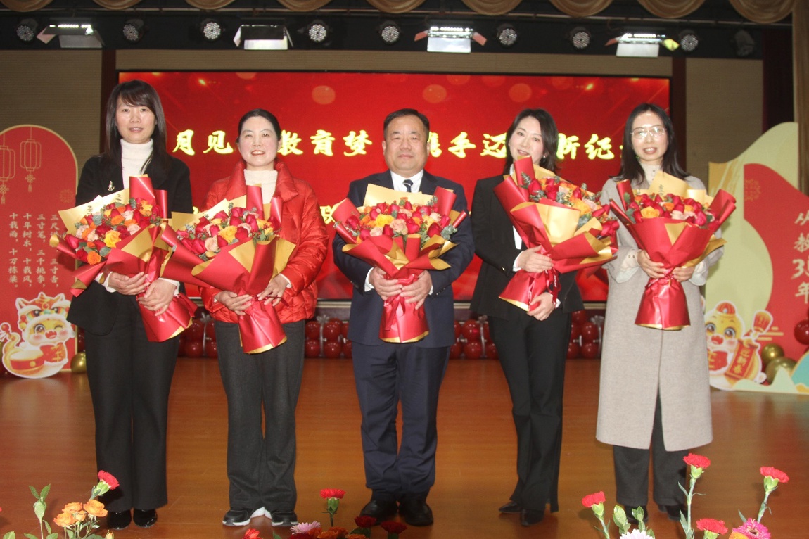 C:\Users\Administrator\Desktop\2025實驗小學元旦\IMG_0390.JPG