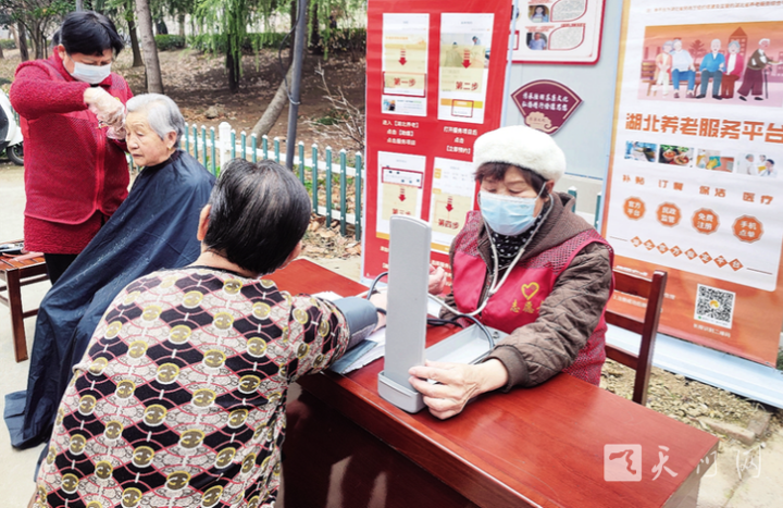 智慧服務 情暖老人
